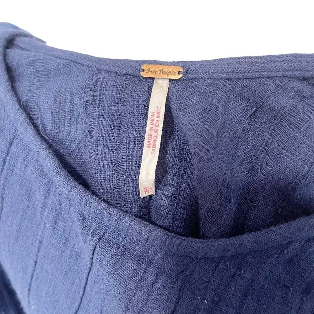 Free People Crop Top Long Sleeve Scoop Neck Shirt Raw  Blue Hem Sz XS TP